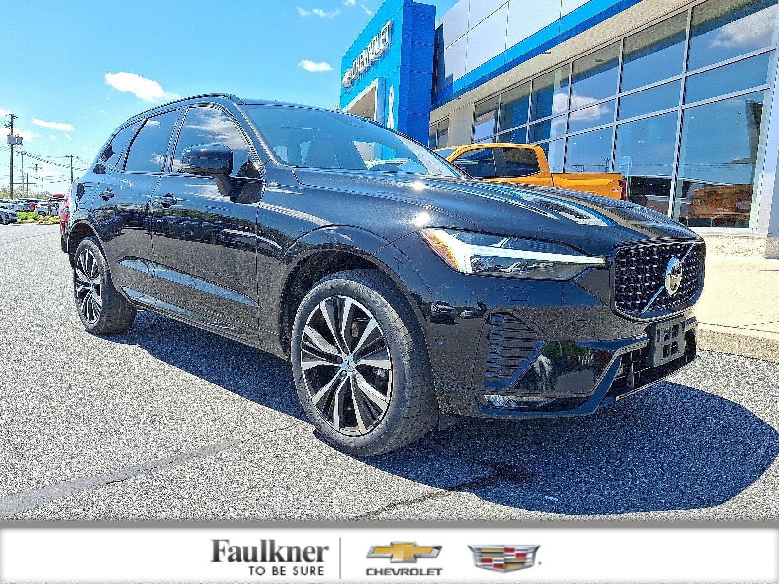 2023 Volvo XC60 B5 Plus Dark Theme