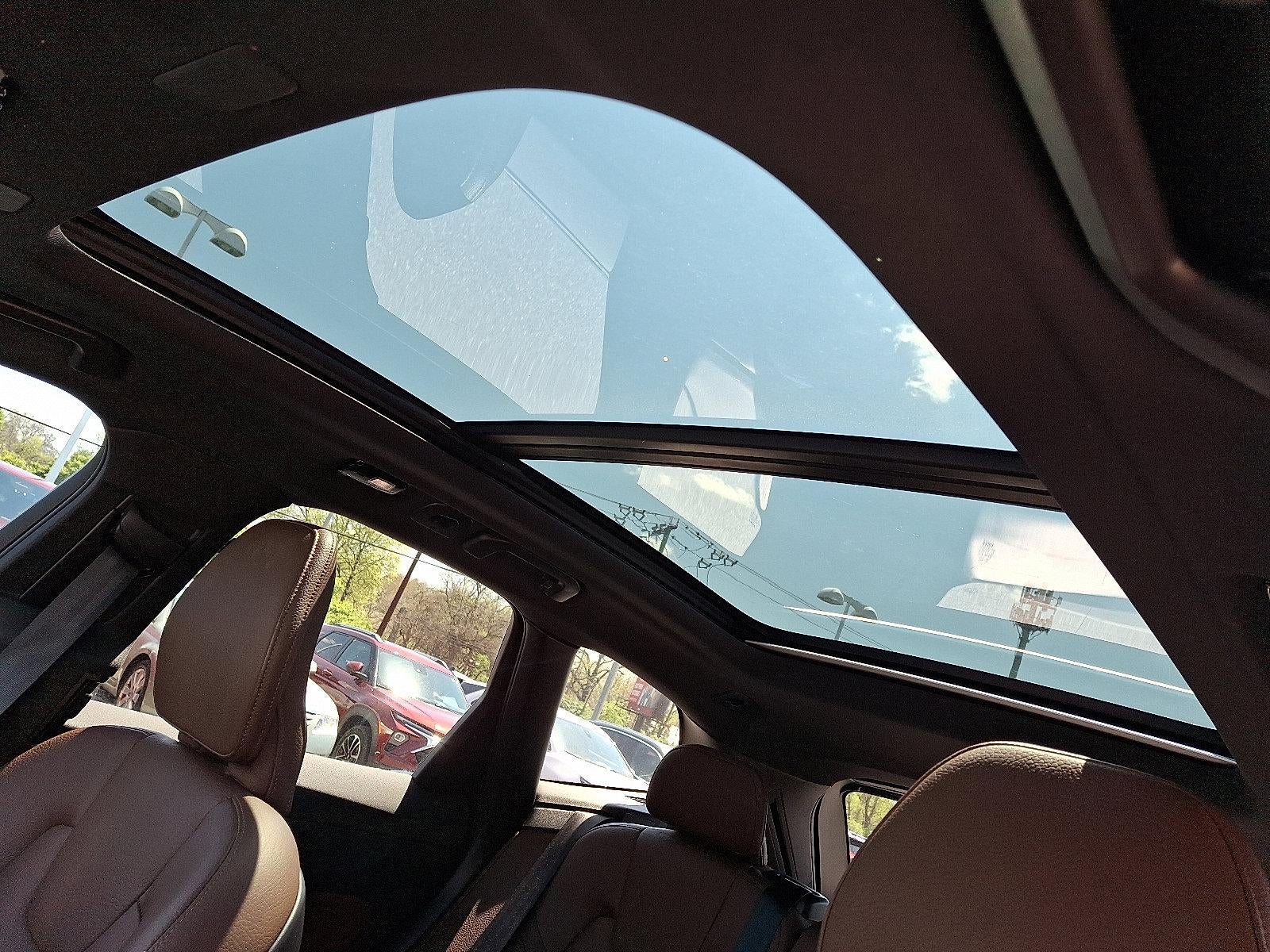 2023 Volvo XC60 B5 Plus Dark Theme