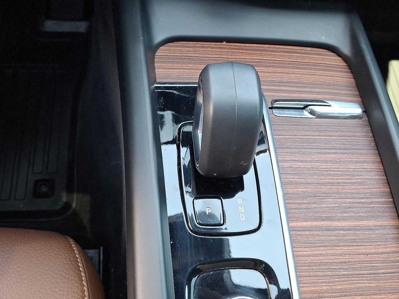 2023 Volvo XC60 B5 Plus Dark Theme