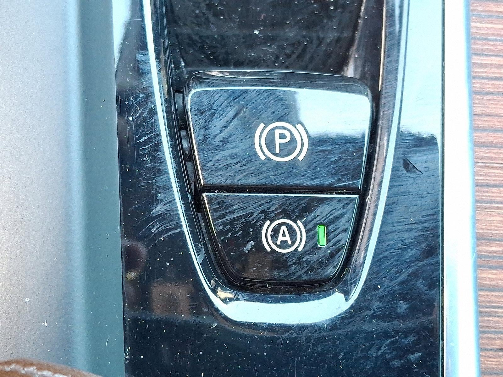 2023 Volvo XC60 B5 Plus Dark Theme