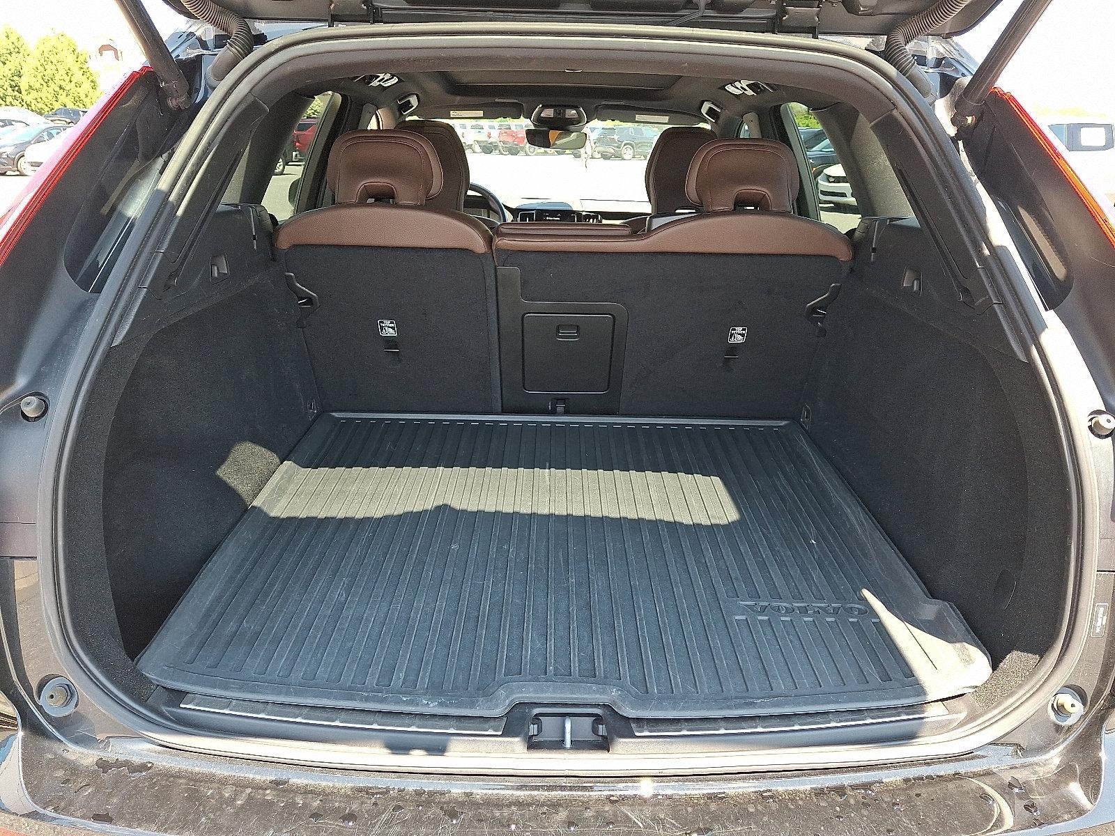 2023 Volvo XC60 B5 Plus Dark Theme