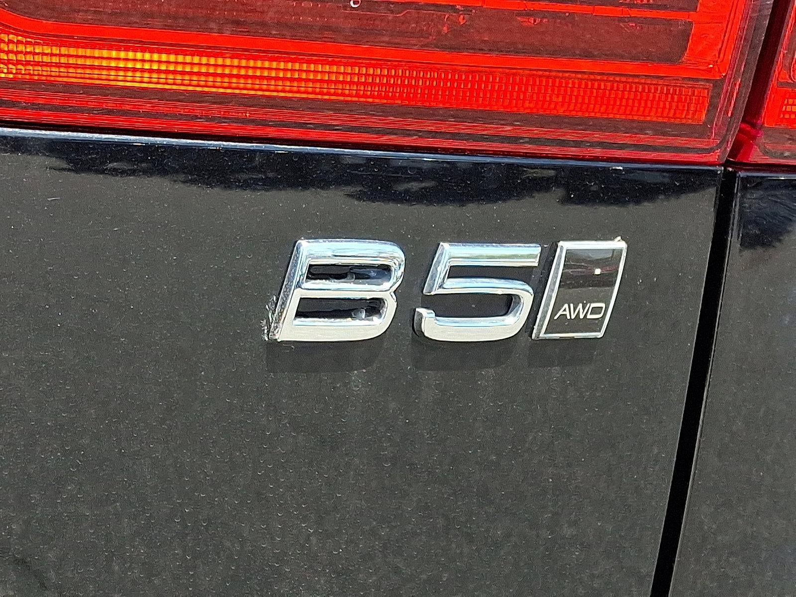 2023 Volvo XC60 B5 Plus Dark Theme