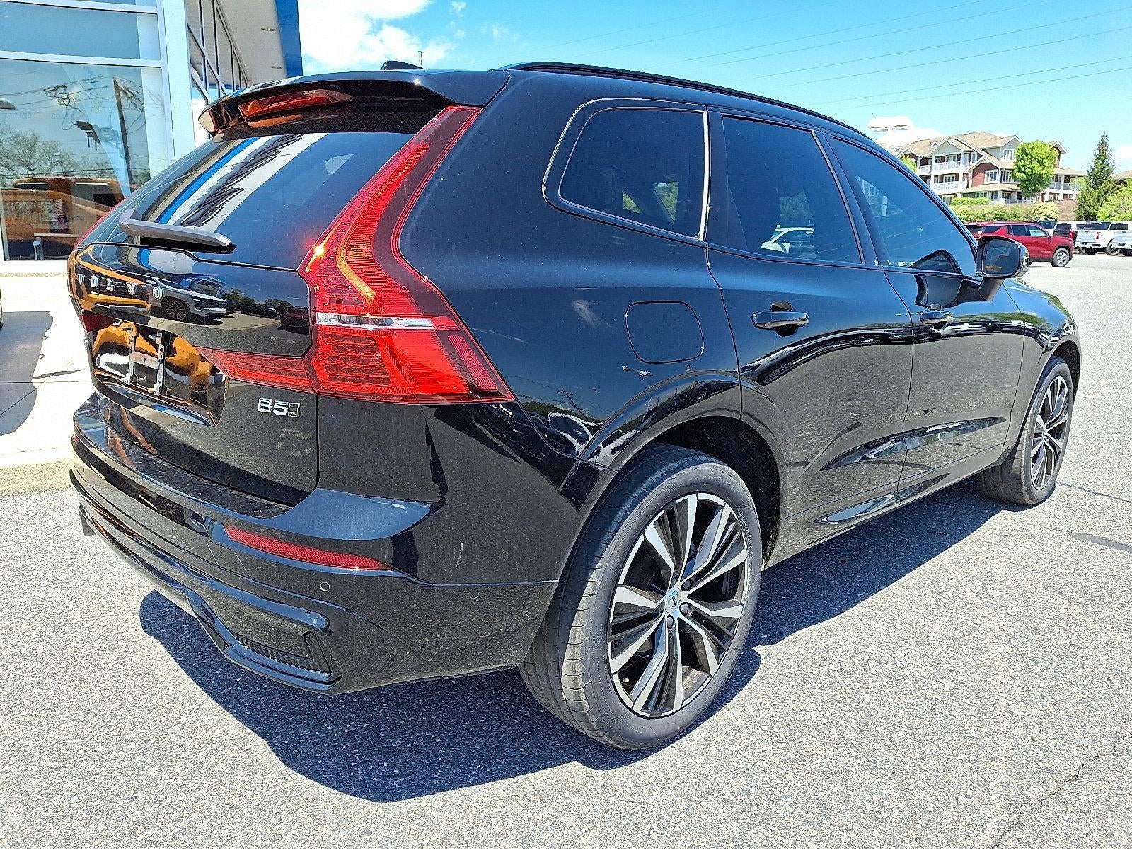 2023 Volvo XC60 B5 Plus Dark Theme