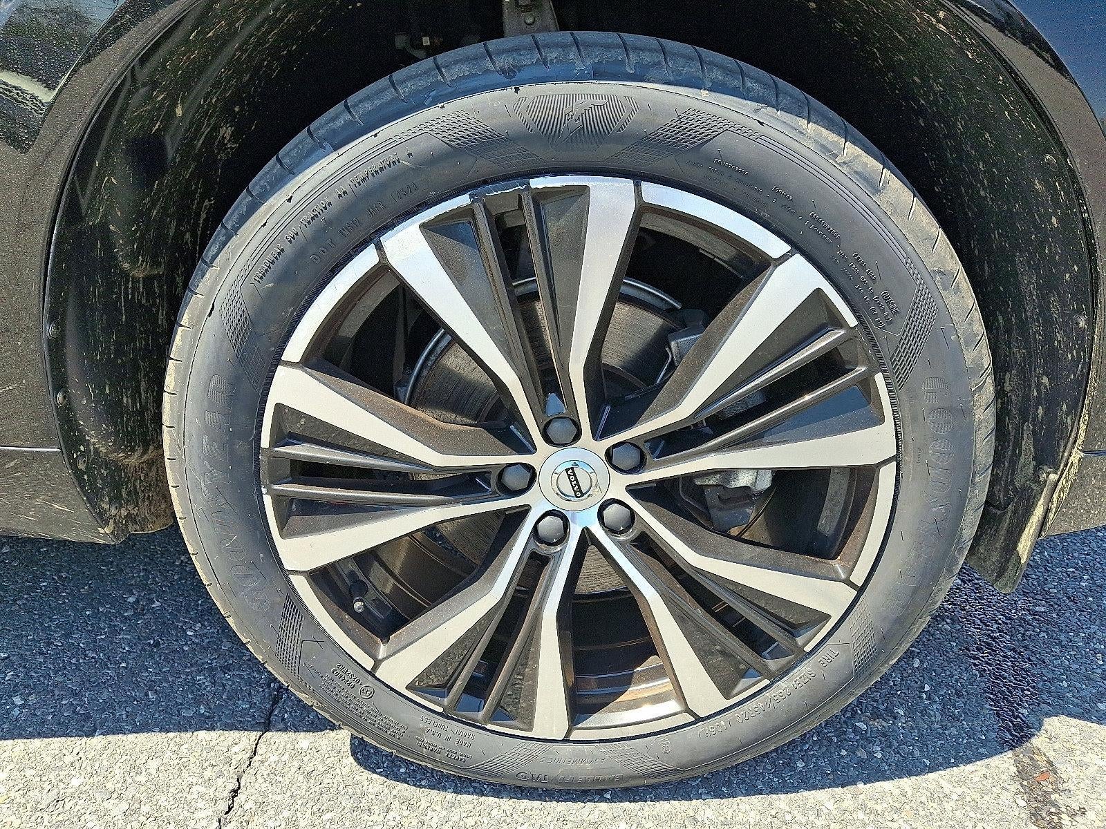 2023 Volvo XC60 B5 Plus Dark Theme