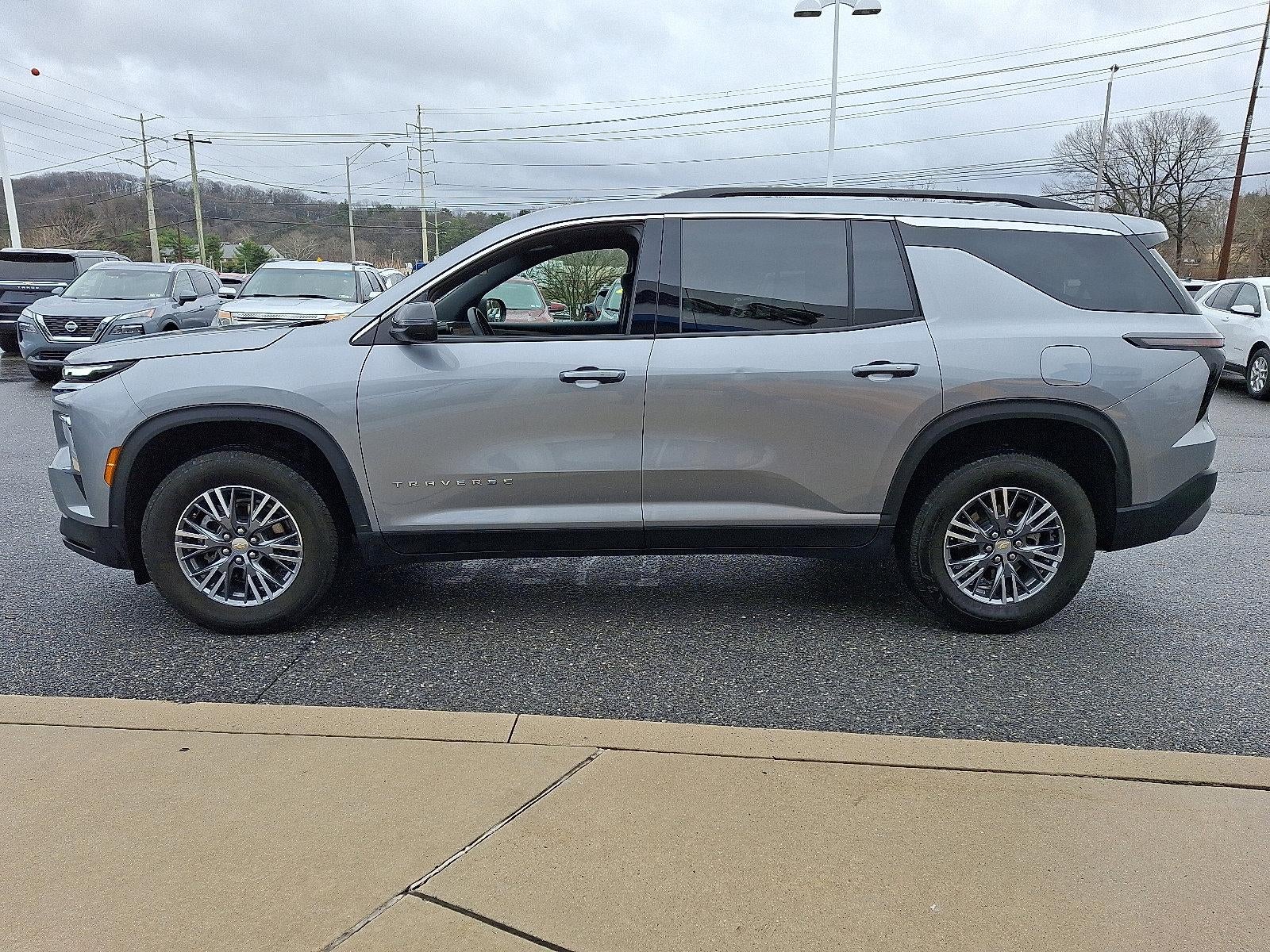 2025 Chevrolet Traverse LT