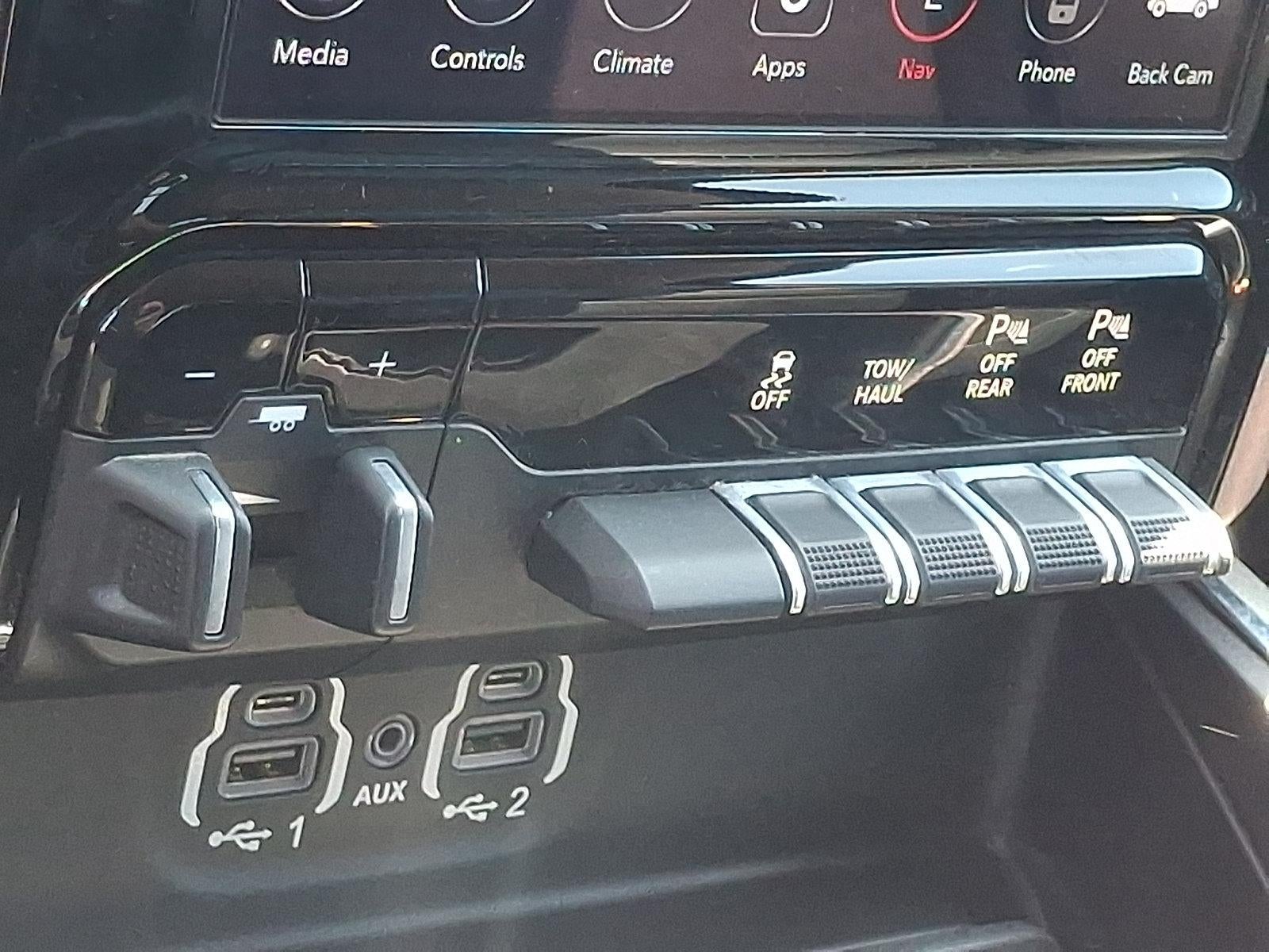 2020 RAM 1500 Laramie 4x4 Crew Cab 5'7" Box