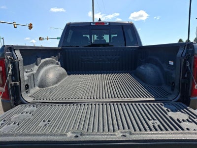 2020 RAM 1500 Laramie 4x4 Crew Cab 5'7" Box