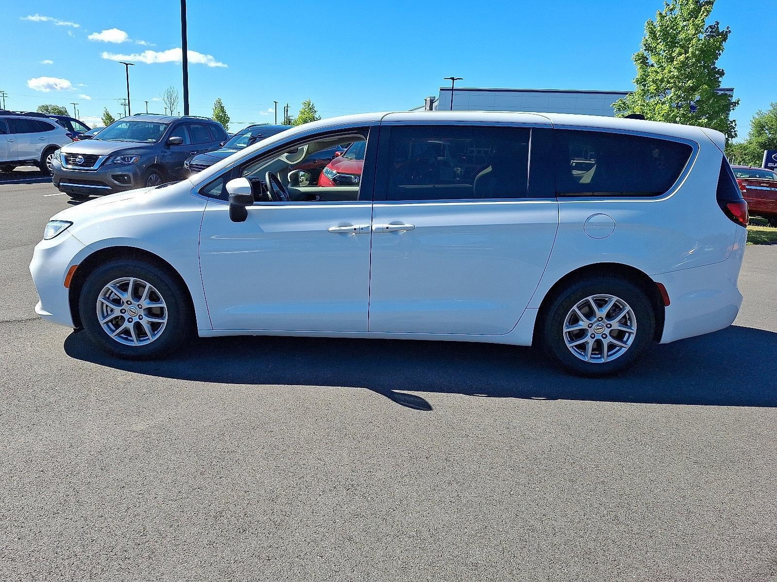 2023 Chrysler Pacifica Touring L FWD