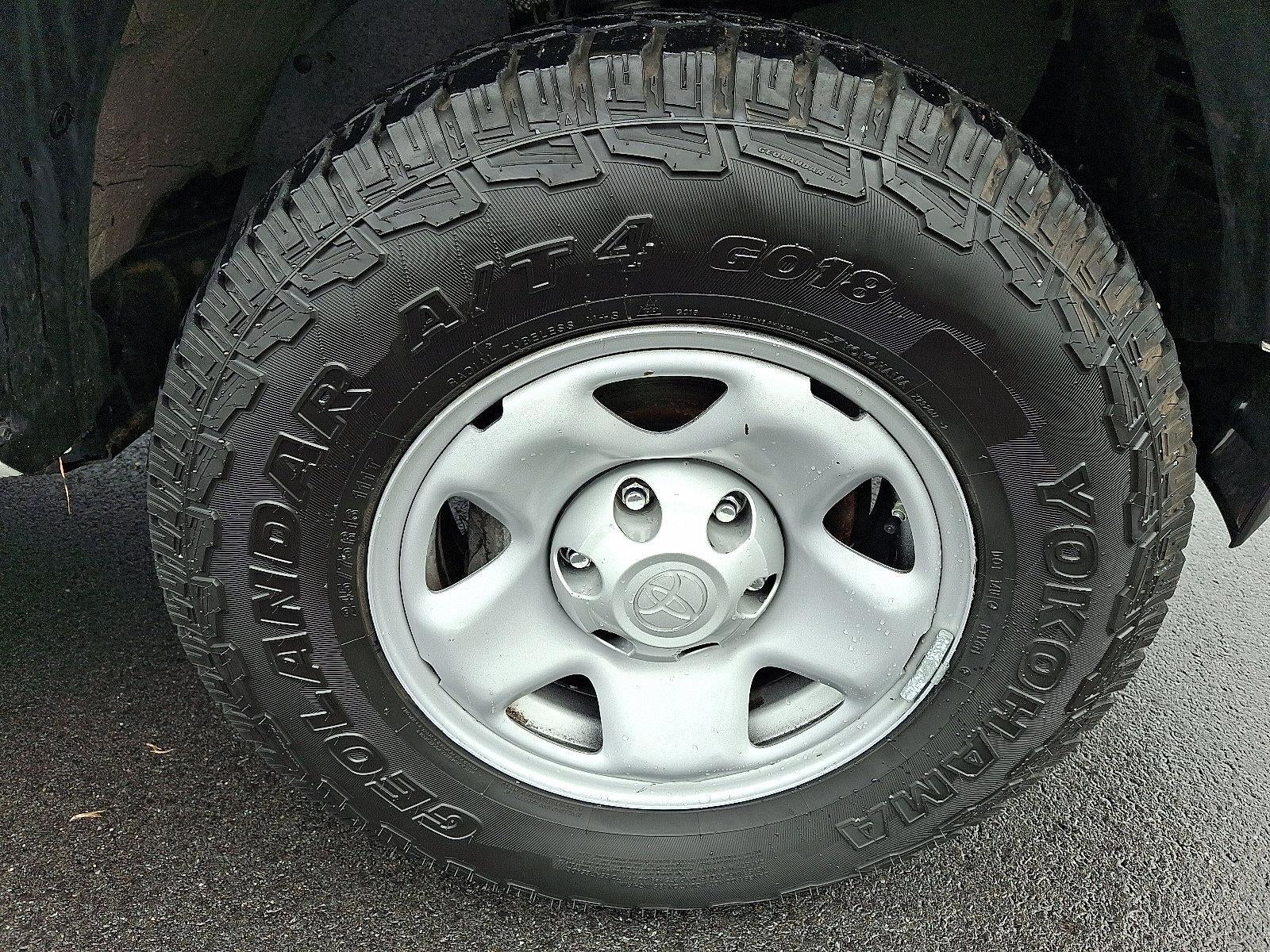 2023 Toyota Tacoma 4WD 4WD SR Double Cab 5' Bed V6 AT (Natl)